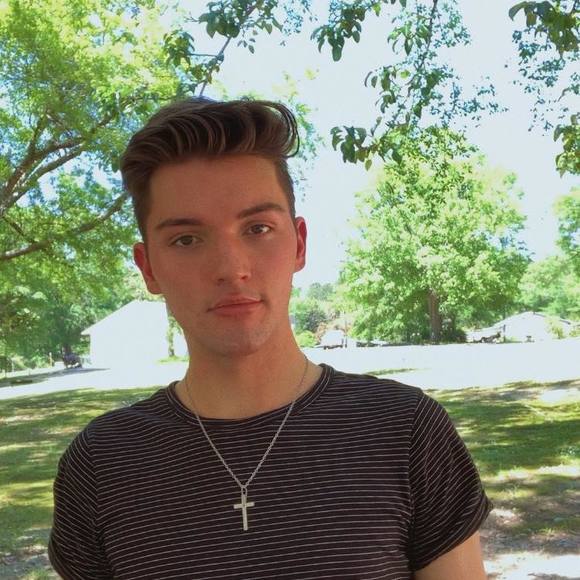 Meet your Posher, Cass - Picture 1 of 1